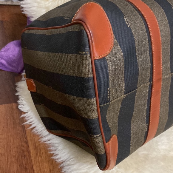 Fendi travel bag size 40 -great preloved condition -firm on price-firm - Picture 9 of 15
